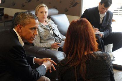 Los presidentes Barack Obama y Cristina Fern&aacute;ndez de Kirchner durante su reuni&oacute;n en Cartagena, Colombia