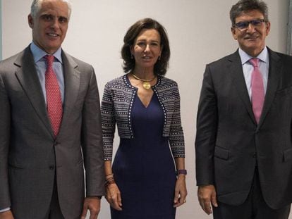Andrea Orcel, que iba a ser 'número dos' del Santander; Ana Botín, presidenta; y José Antonio Álvarez, vicepresidente del grupo y presidente de Santander España.