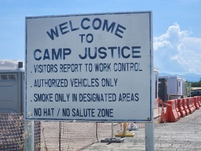 Cartel en la entrada al Campo Justicia de la prisión de la Base naval de Guantánamo, en la isla de Cuba, el 27 de junio.