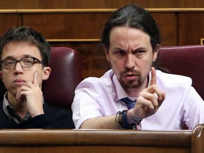 Pablo Iglesias gesticula junto a Errejón, en una imagen de archivo. 