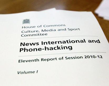Una copia del informe de la comisión parlamentaria.