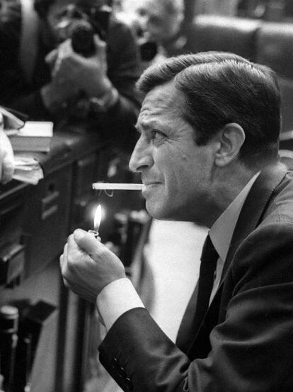 Adolfo Suárez, fumando en el Congreso de los Diputados.