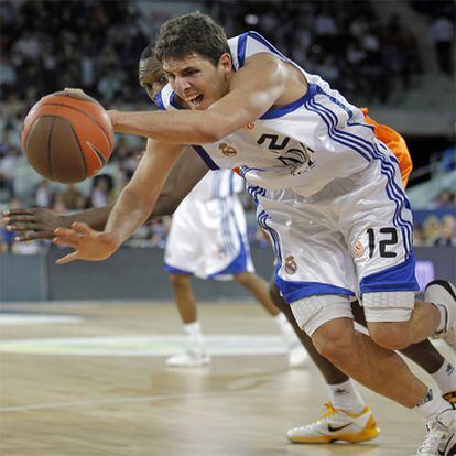 Mirotic, durante un partido con el Real Madrid