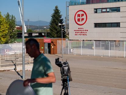 La Guardia Civil registró el jueves la sede de la Real Federación Española de Fútbol (RFEF) en Las Rozas por el 'caso Negreira'.