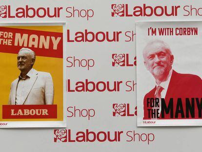 Pósters de Jeremy Corbyn en la tienda del Partido Laborista durante el Congreso que celebra en Liverpool