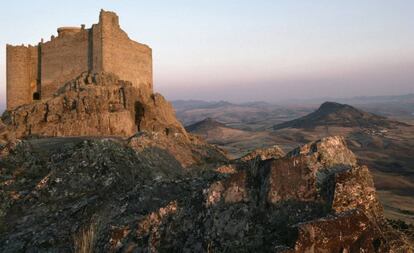 Vista del castillo de Puebla de Alcocer, en la provincia de Badajoz.