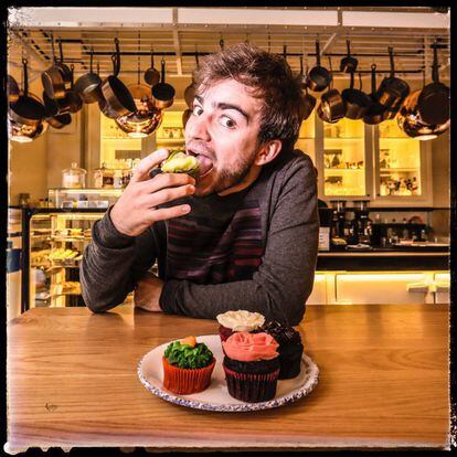 El compositor Jaime Altozano, en la pastelería Celicioso.