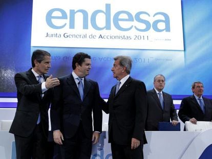 El consejero delegado de Endesa, Andrea Brentan, el presidente, Borja Prado, y el vicepresidente, Fluvio Conti, durante la Junta General Ordinaria de Accionistas de 2011 en Madrid. 