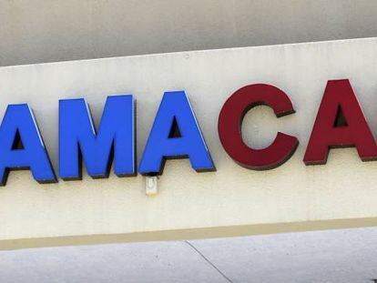 Un letrero de Obamacare en Hialeah, Florida.