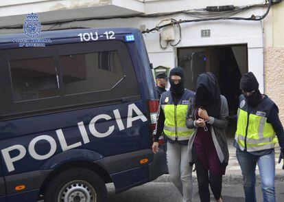 Una joven de Fuerteventura, supuestamente vinculada al Estado Islámico, es detenida en diciembre de 2015.