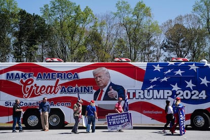 Los partidarios del mandatario Donald Trump, el jueves en Smyrna, Georgia.