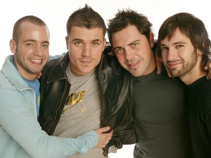 Chema Ruiz (bajo), Dani Martín (voz), Jandro Velázquez (batería) y David Otero (guitarra). El Canto del Loco en los premios MTV Europe, en noviembre de 2003 en Edimburgo (Escocia).