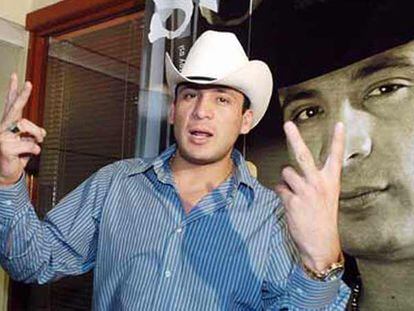 Valentín Elizalde, <i>El Gallo de Oro,</i> asesinado a tiros en 2006 tras actuar en un palenque de Reynosa (México).