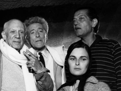 Picasso y su esposa Jacqueline con Cocteau, Serge Lifar, Lucia Bosé y Luis Miguel Dominguín.