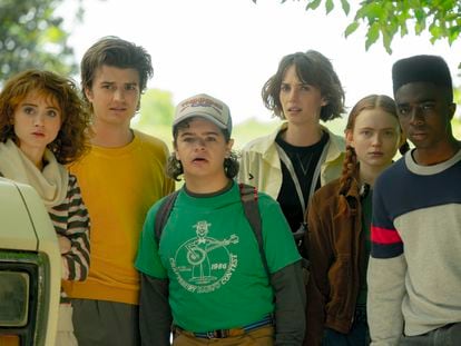 Natalia Dyer, Joe Keery, Gaten Matarazzo, Maya Hawke, Sadie Sink y Caleb McLaughlin, en la cuarta temporada de 'Stranger Things'.