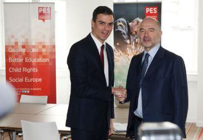 Pedro S&aacute;nchez y el comisario de Econom&iacute;a, Pierre Moscovici, en Bruselas.