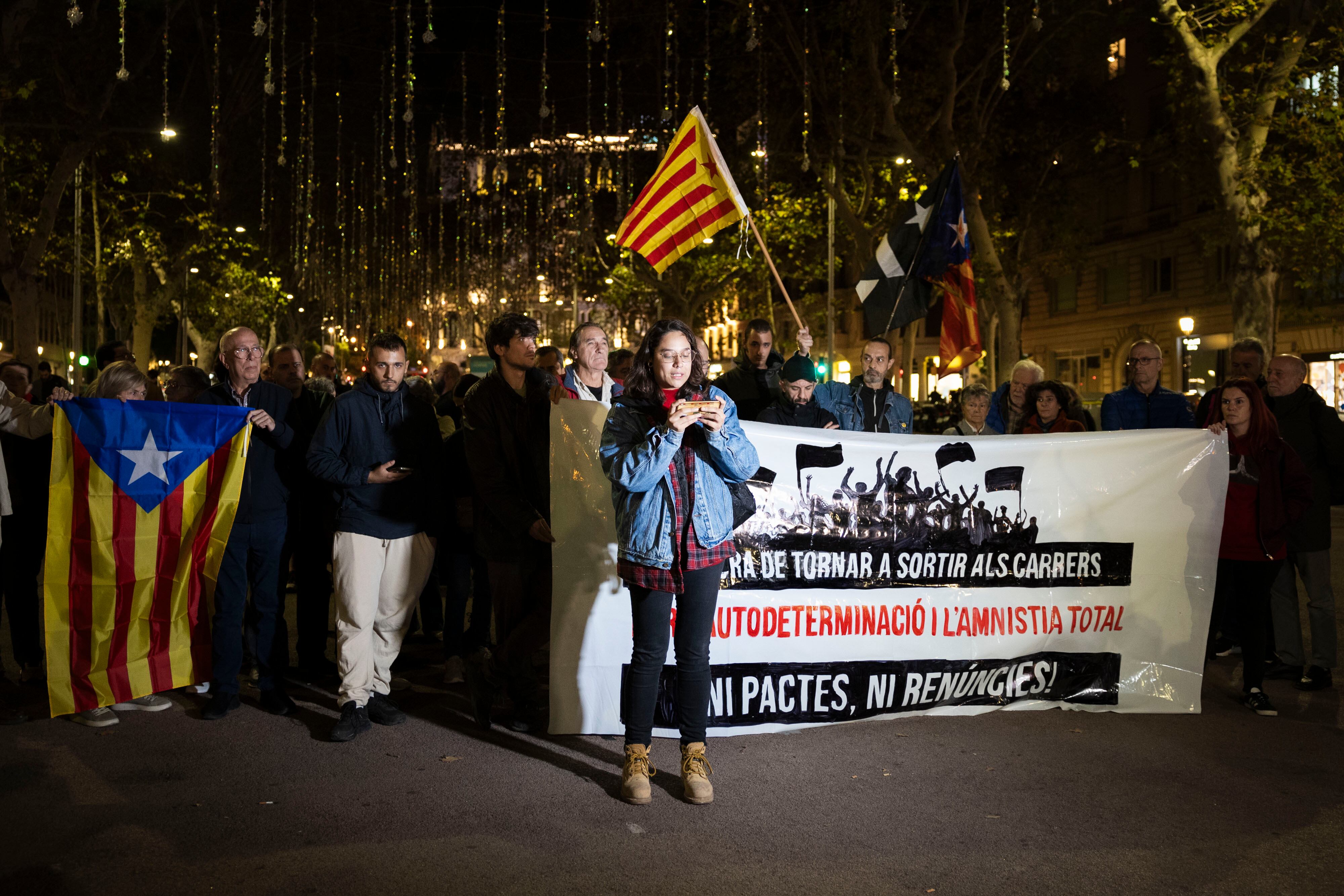 Los CDR convocan una concentración en Barcelona bajo el lema "Por la autodeterminación y la amnistía total. ¡Ni pactos, ni renuncias!" en Jardinets de Gràcia.Foto: Gianluca Battista