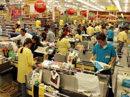 En el último año los precios han subido un 5,8% en Colombia. En la foto, un supermercado de Bogotá.