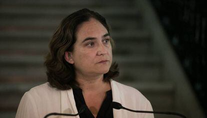 Ada Colau tras reunirse con el Conseller de Interior, Miquel Buch.