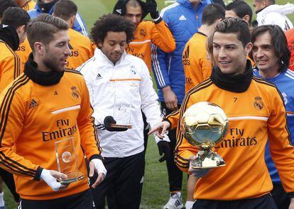 Ramos y Cristiano con el Balón de Oro.
