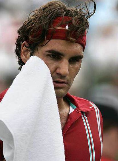 Federer, en un descanso del partido contra Cañas
