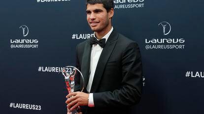 Carlos Alcaraz tras ganar el Premio Laureus a deportista revelación del año, en París este lunes.