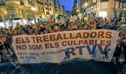 En Valencia, los trabajadores de Canal 9, afectado por un ERE, se han sumado a la manifestaci&oacute;n contra los recortes 
