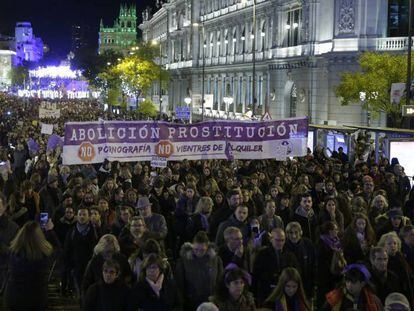 Miles de personas se manifiestan este lunes contra la violencia machista en Madrid. En vídeo, manifestaciones por el Día Internacional de la Eliminación de la Violencia contra la Mujer en más de una treintena de ciudades.