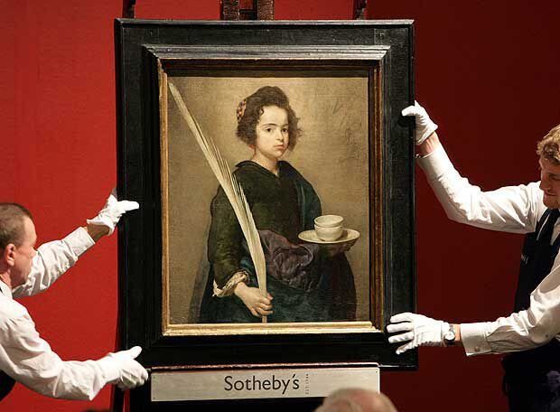 El cuadro 'Santa Rufina', atribuido a Diego de Velázquez y que fue de Sebastián Martínez, en la subasta de Sotheby's de Londres en 2007, antes de acabar en Sevilla, donde se expone hoy.