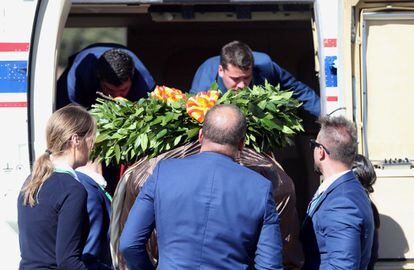 Llegada del helicóptero al Monte de El Pardo, que trasladara los restos de Francisco Franco al cementerio de El Pardo-Mingorrubio para su reinhumación. 