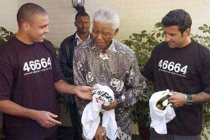 Ronaldo y Figo, junto a Koffi Annan.