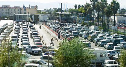 Colas de vehículos para salir de Gibraltar, a finales de agosto.