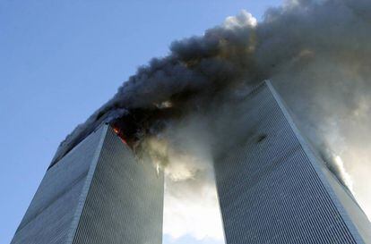 Las Torres Gemelas resistieron el impacto de los aviones en el ataque terrorista del 11-S, lo que las hizo derrumbarse fue el fuego, según explica el experto que participó en la investigación federal después de los atentados. | Getty