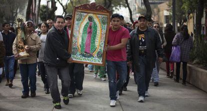 Peregrinos llegando a la Basílica de Guadalupe