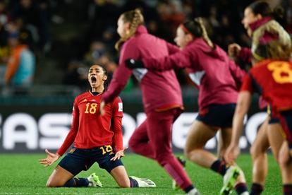 Salma Paralluelo celebrates the pass to the final of the World Cup. 