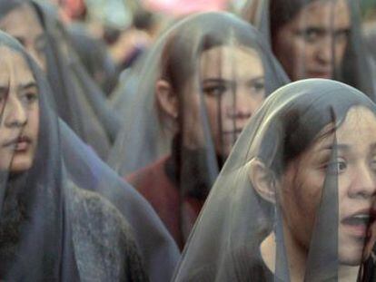 Marcha de mujeres en M&eacute;xico DF en 2002 contra los feminicidios sin castigo en Ciudad Ju&aacute;rez, al norte del pa&iacute;s.