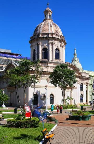 El Panteón de la plaza de los Héroes, en Asunción (Paraguay)