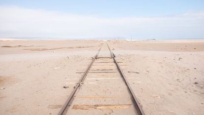 Las vías del tren que unen Tacna, en Perú, con Arica, en Chile.