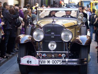 Un portentoso Cadillac participante en el Rally Internacional de Coches de Época, ayer.