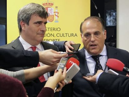 Miguel Cardenal, presidente del CSD, y Tebas, de la Liga, tras la reunión.