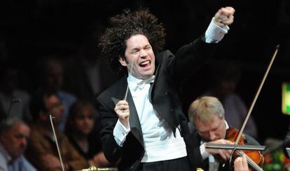 Dudamel, durante una de sus carismáticas direcciones.