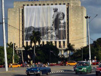 El desfile popular de homenaje al fundador de la Revolución abre siete días de honras fúnebres que cerrarán el domingo con su sepultura en Santiago de Cuba