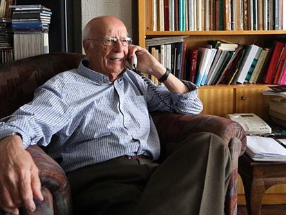 Emilio Lledó, tras recibir el premio.