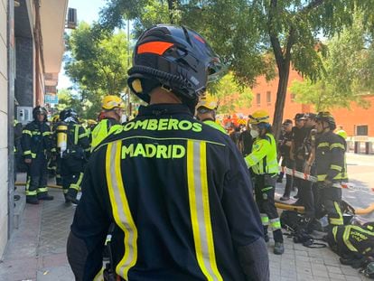 Bomberos del Ayuntamiento de Madrid acudían el 13 de junio a una vivienda del distrito de Fuencarral-El Pardo tras un aviso de incendio.