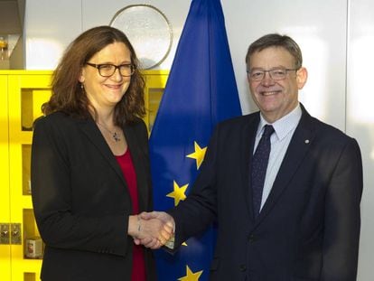  El president de la Generalitat, Ximo Puig, se ha reunido hoy en Bruselas con la comisaria europea de Comercio, Cecilia Malstr&ouml;m. 