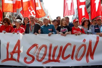 Los secretarios generales de CC.OO. y UGT, Unai Sordo y Pepe Álvarez, en la manifestación del 1º de Mayo pasado.