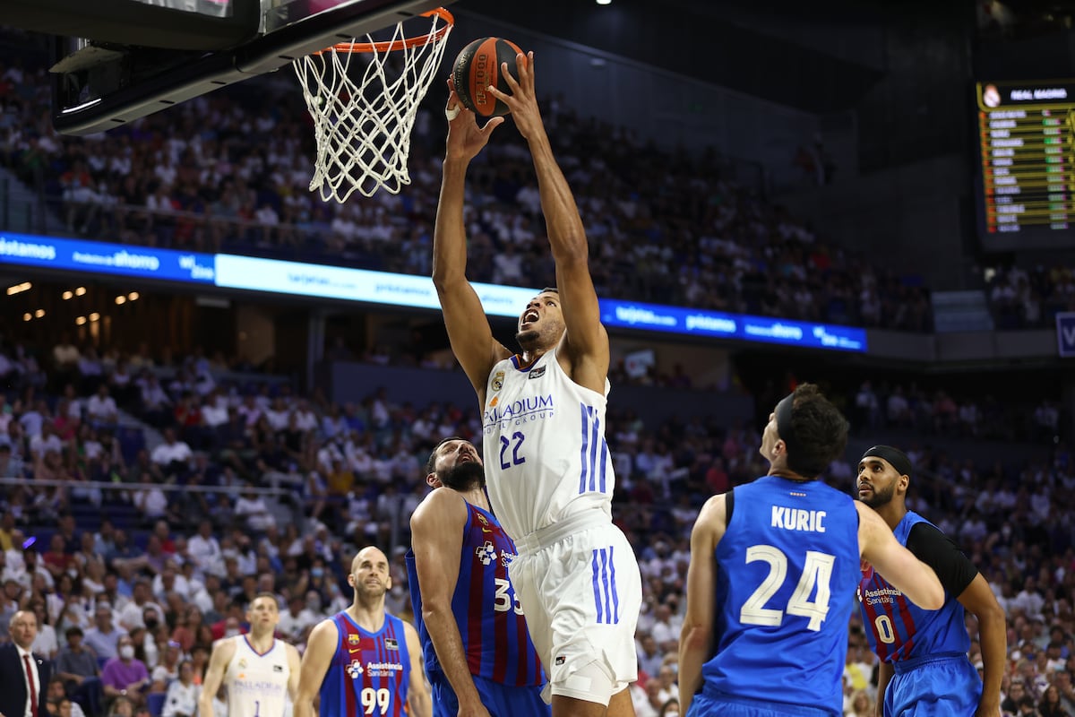 баскетбол барселона-реал мадрид прогноз. реал мадрид баскетбол матчи. лапровиттола николас 2022. реал мадрид баскетбол. реал мадрид баскетбол фото 2022.