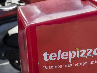 Motos repartidoras de Telepizza. 