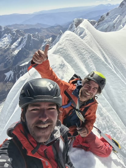 Marc Toralles y Bru Busom en el Siula Grande.