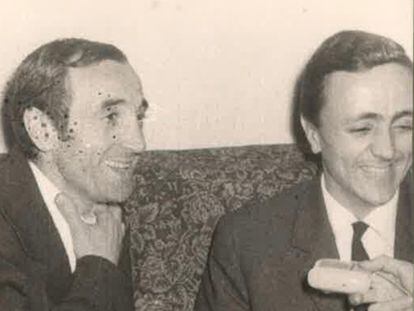 Emili de Balanzó en una imagen con el artista Charles Aznavour